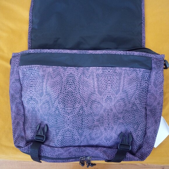 Eastpak-Delegate Ek076 purple and black snake skin pattern 20L shoulder bag -NWT - Picture 2 of 9